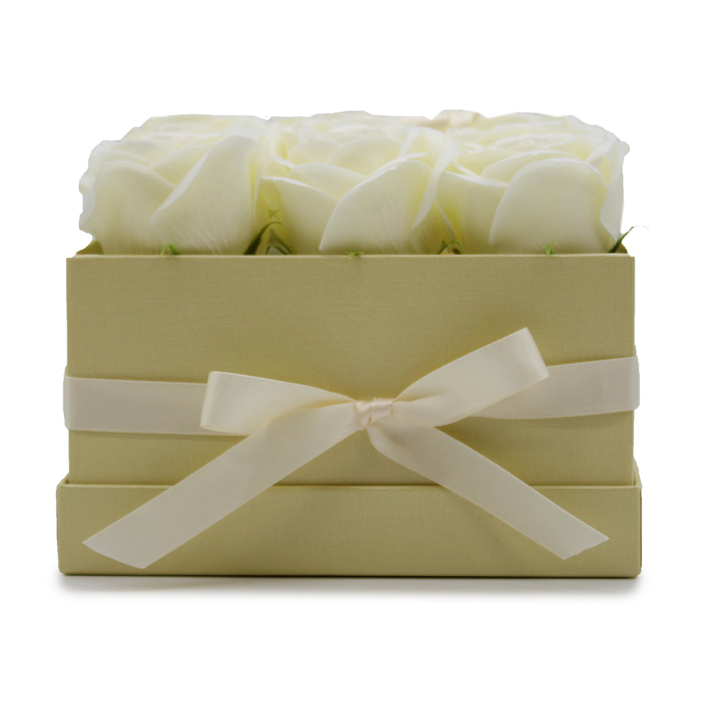 Caja de Regalo - Flor de Jabón 9 Rosas Crema - Cuadrado