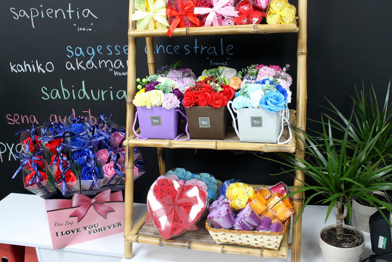 Set de 3 flores de Jabón caja corazón - Rosas primavera
