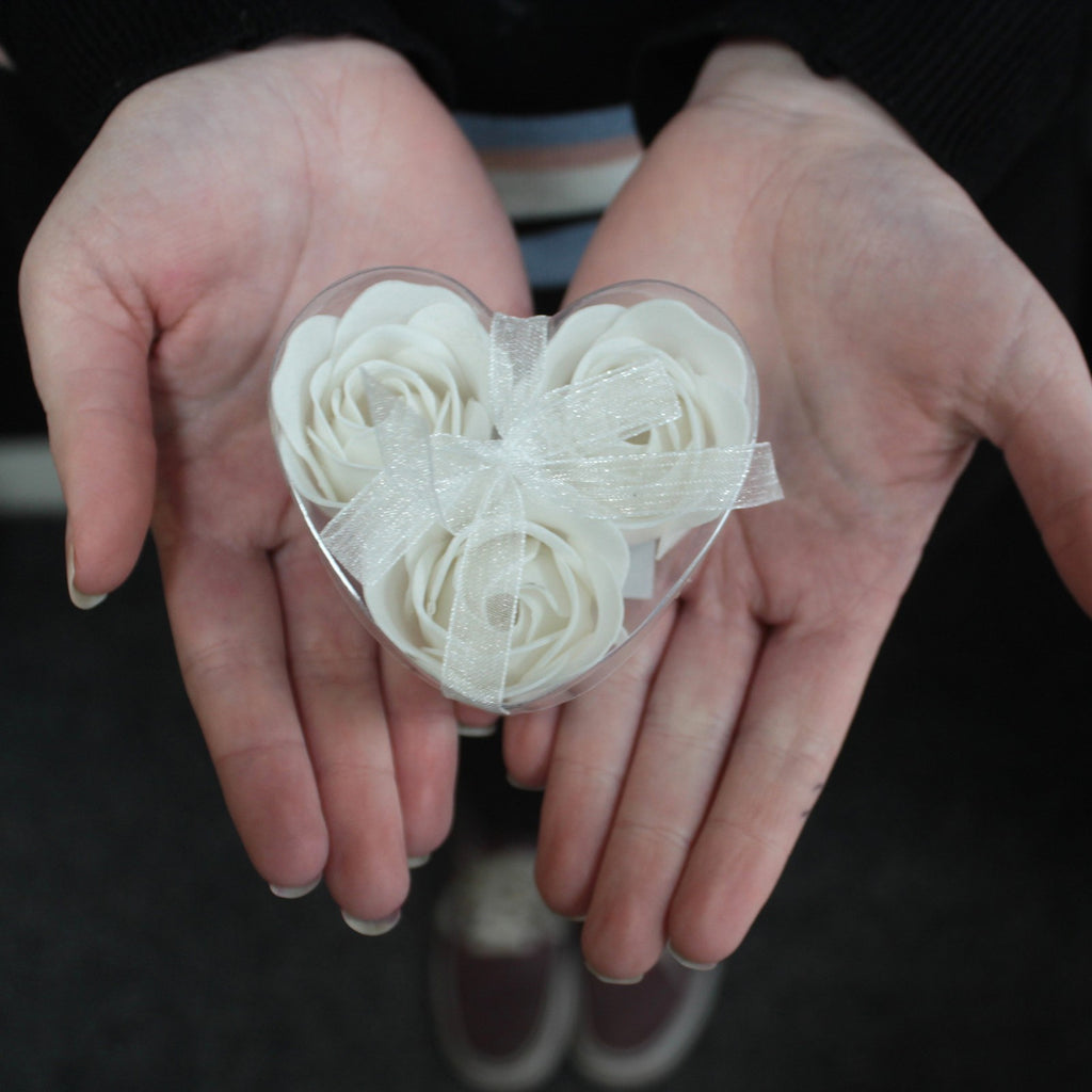 Set de 3 flores de jabón caja corazón - Rosas blanca