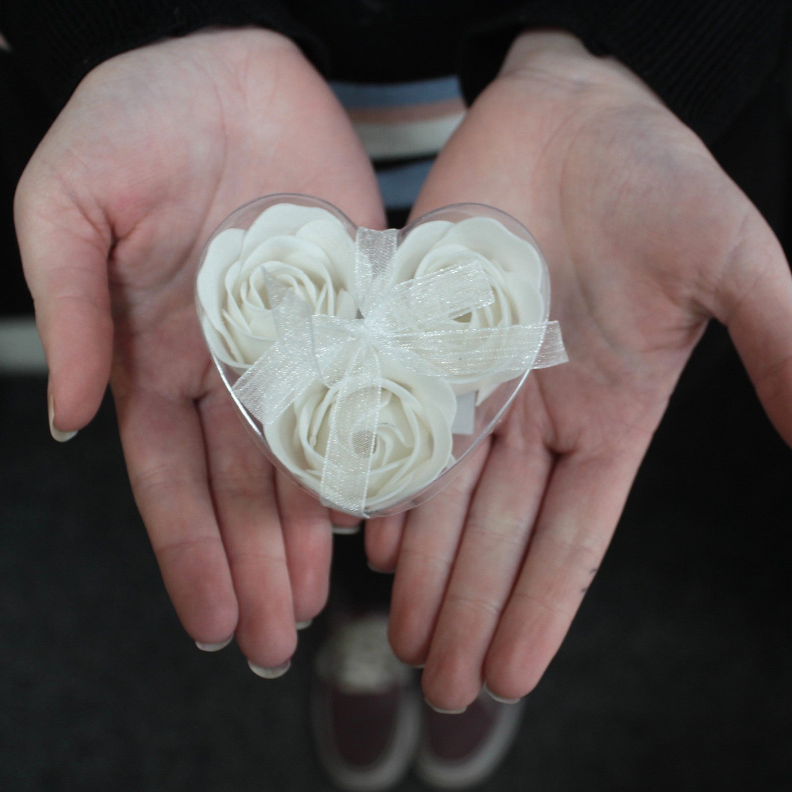 Set de 3 flores de jabón caja corazón - Rosas blanca